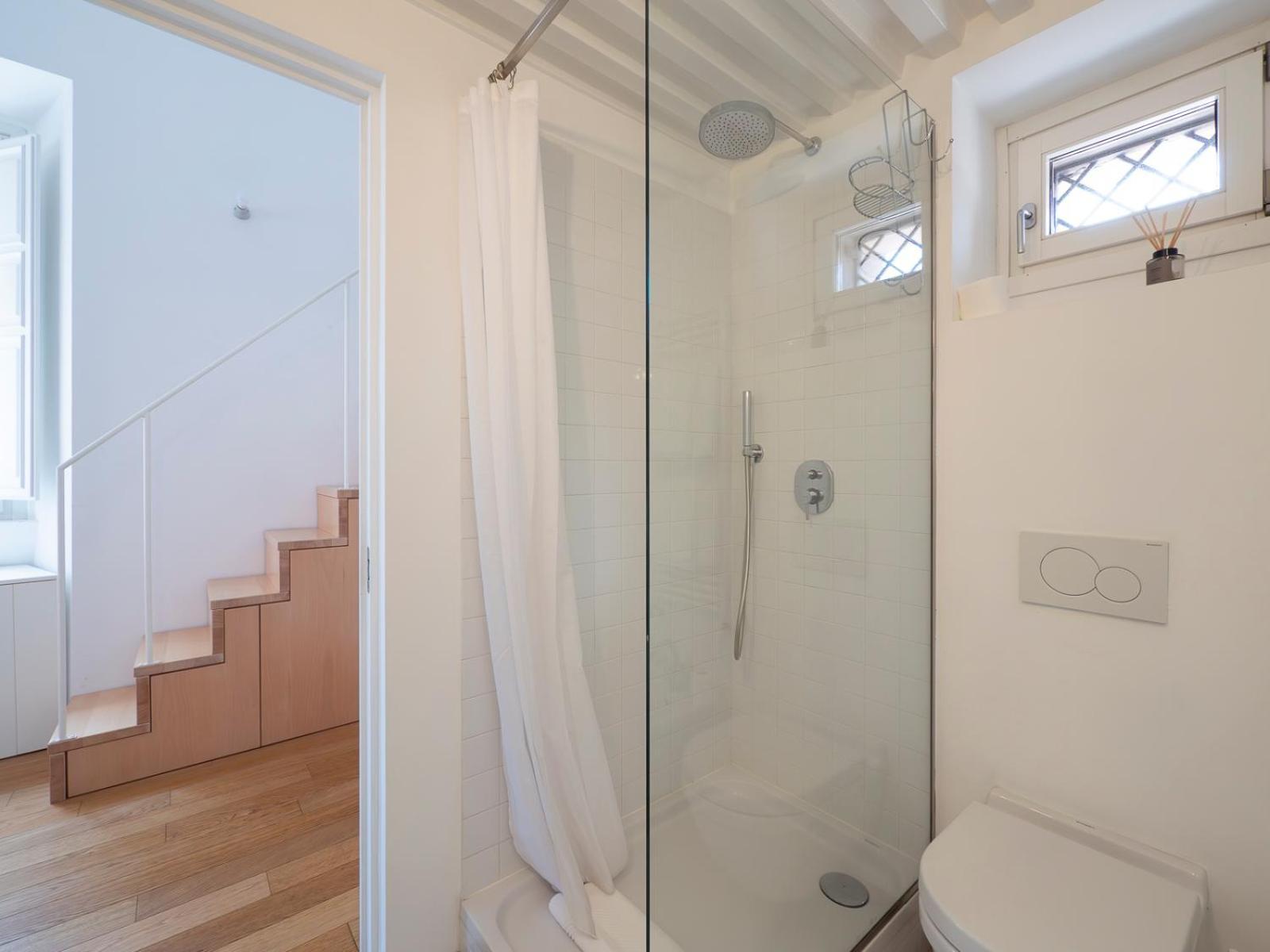 Apartment Xenia - Attic In Chinatown *